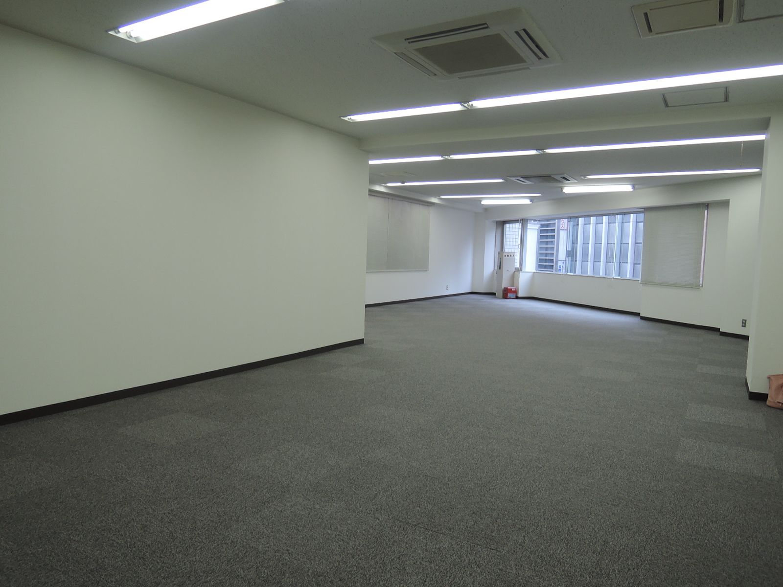 オフィス室内参考画像