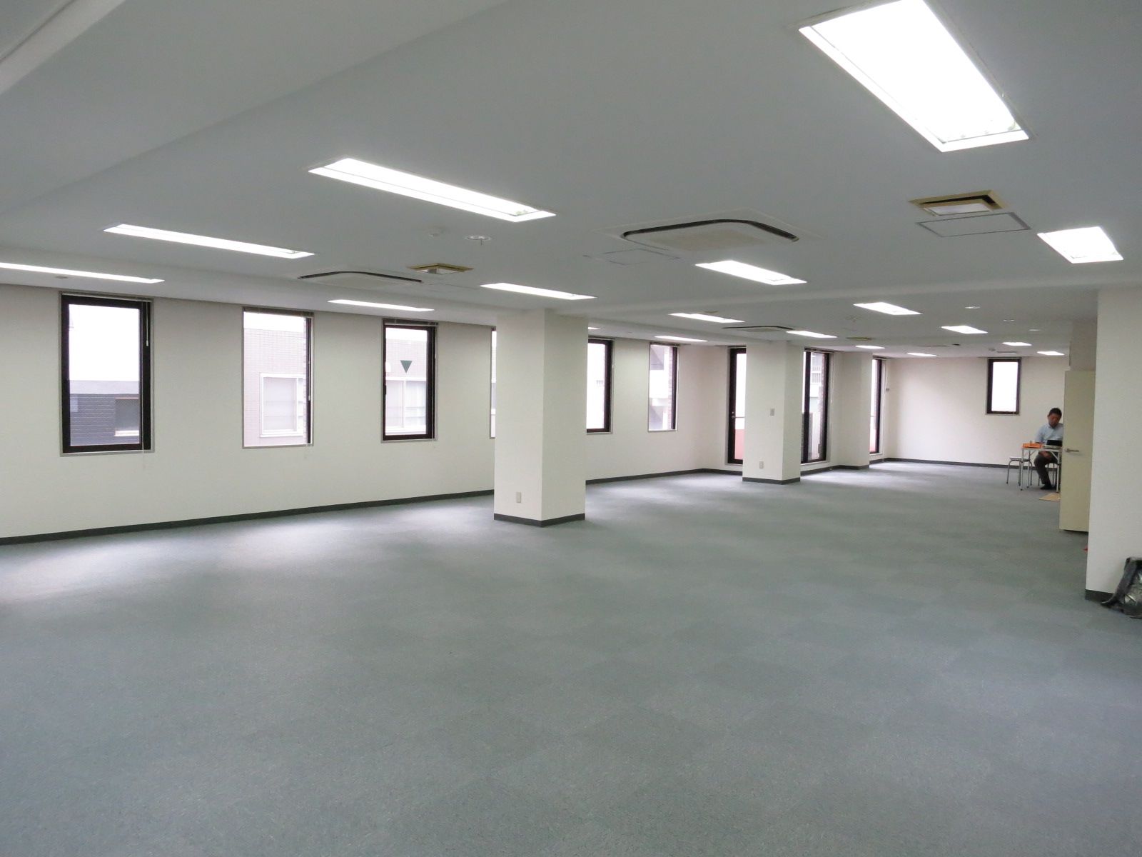 オフィス室内参考画像