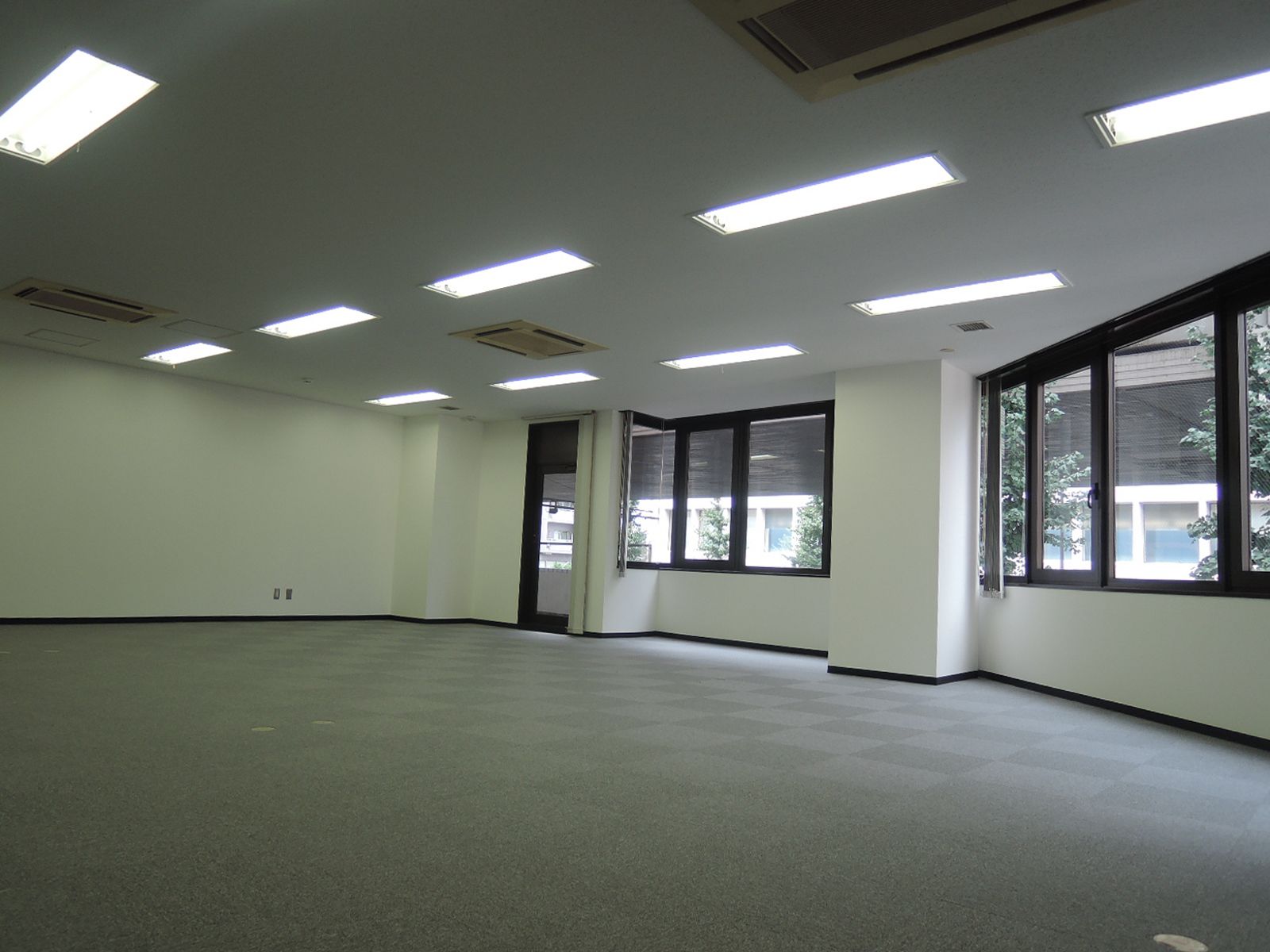 オフィス室内参考画像