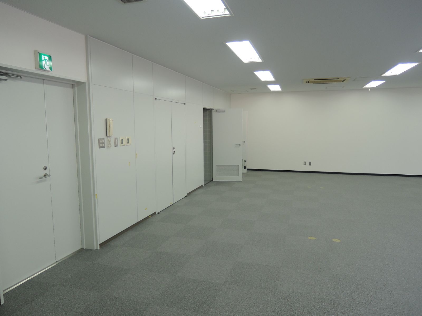 貸室出入口