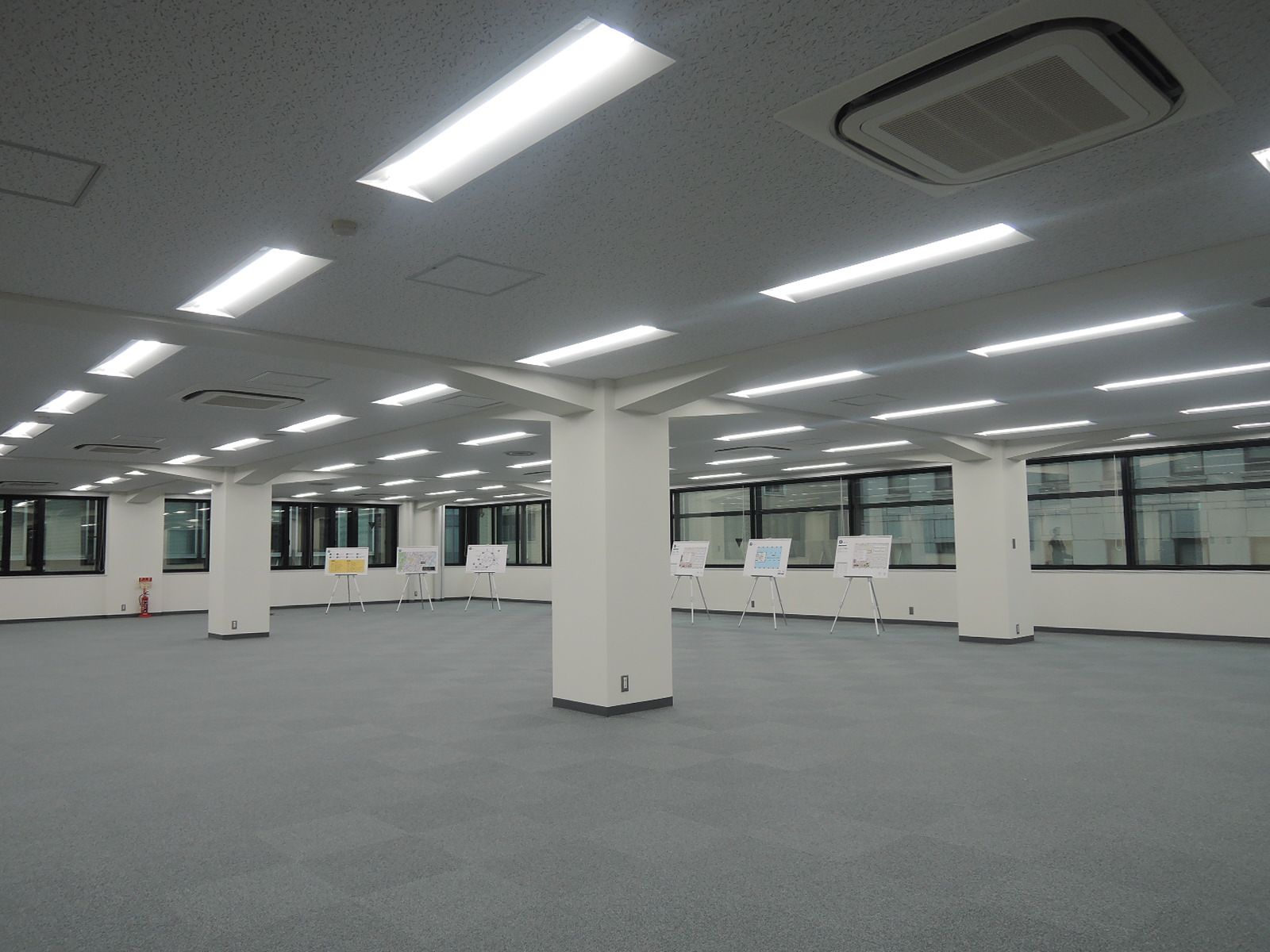 オフィス室内参考画像