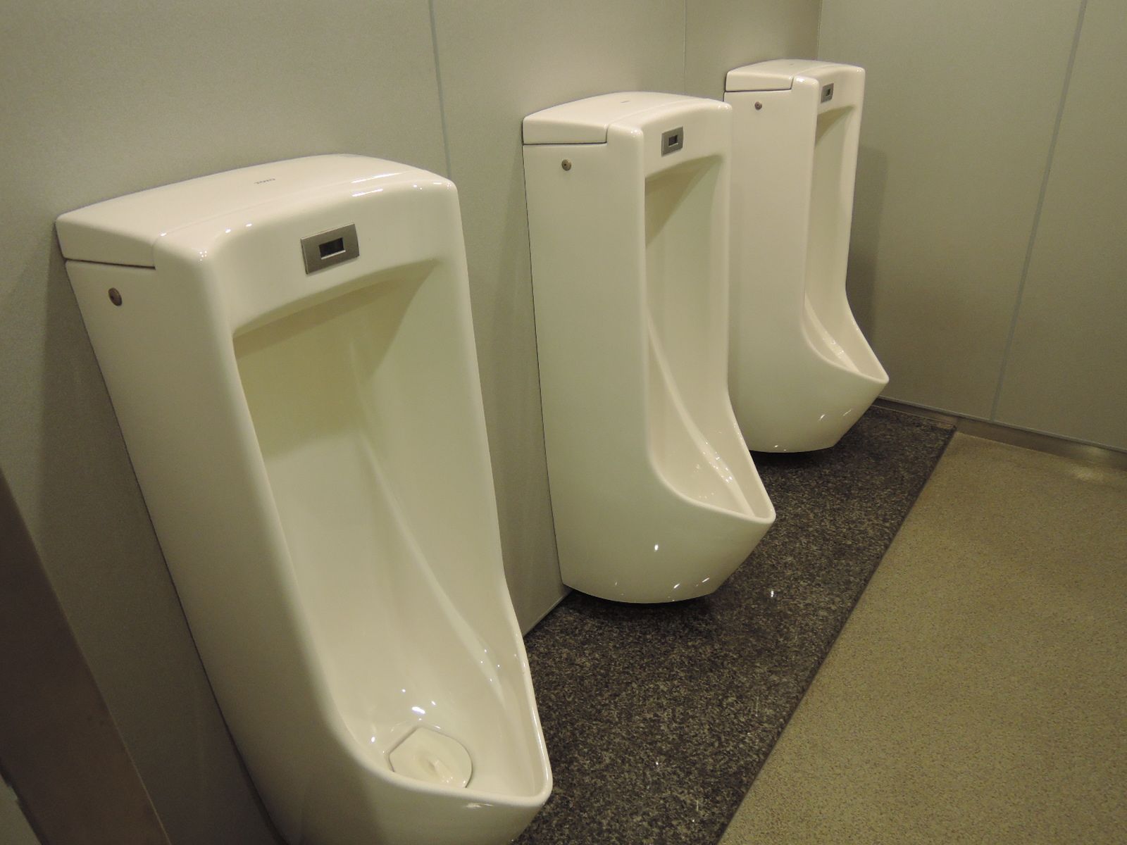 男性用トイレ