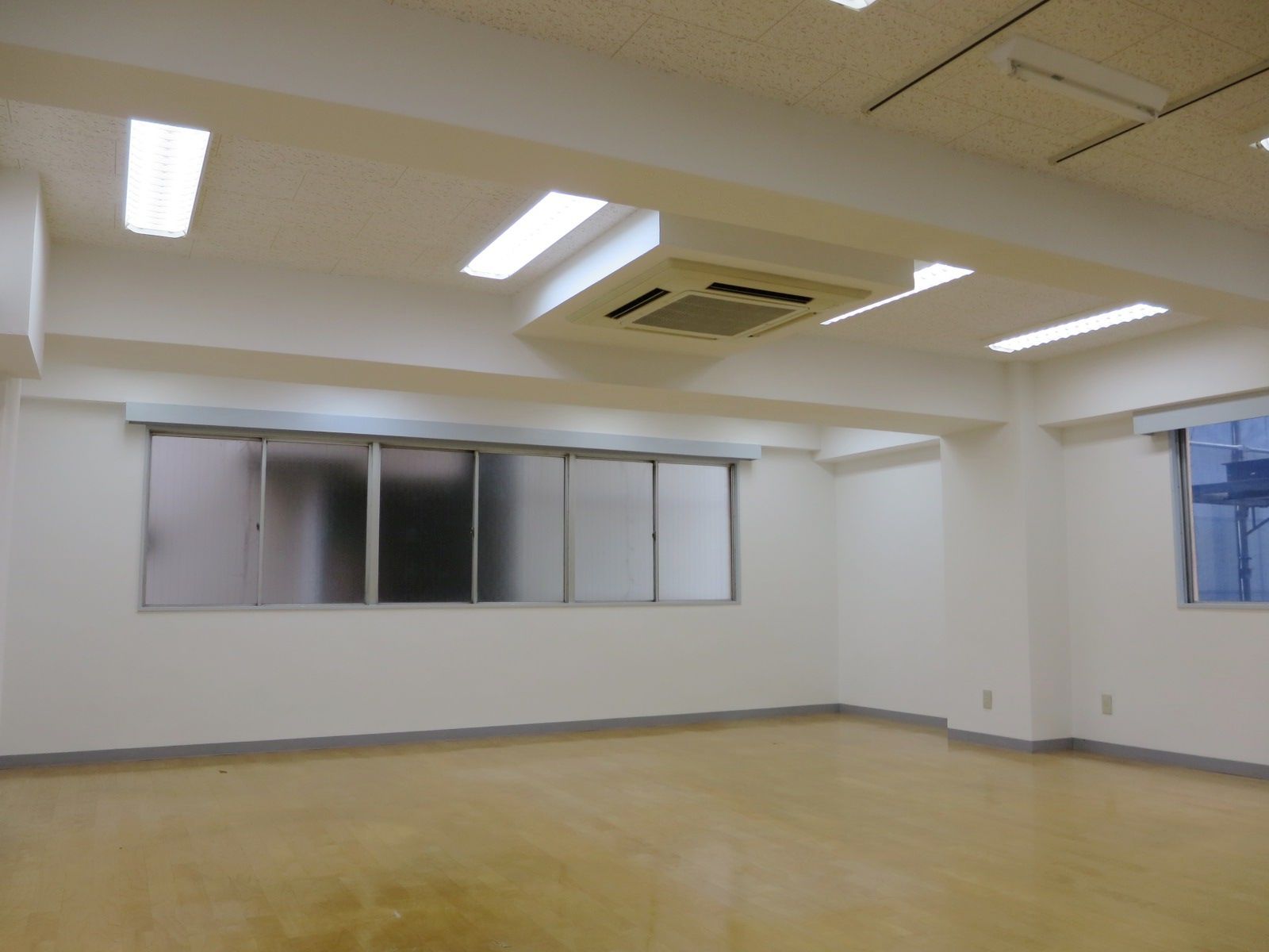オフィス室内参考画像