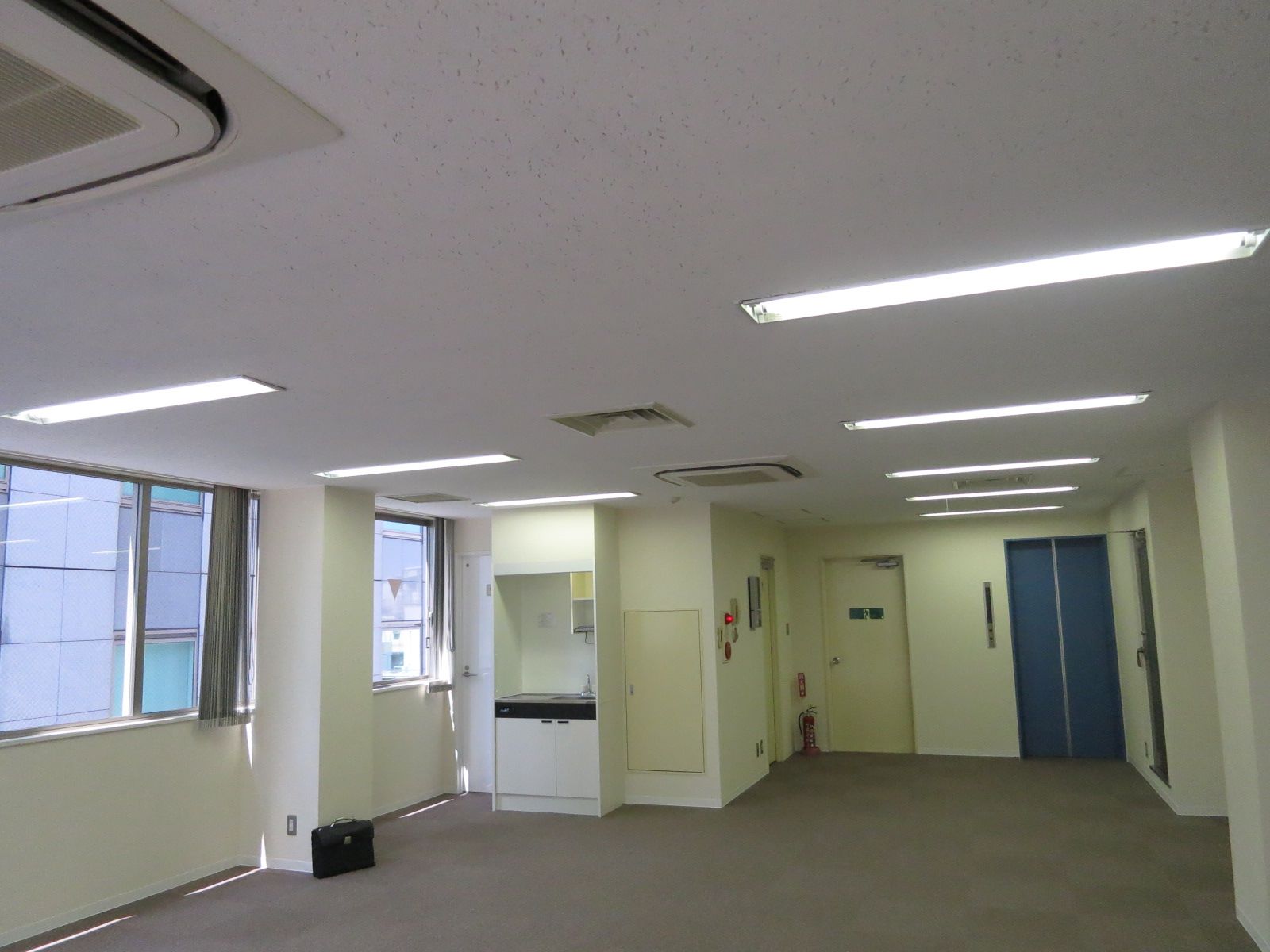 オフィス室内参考画像