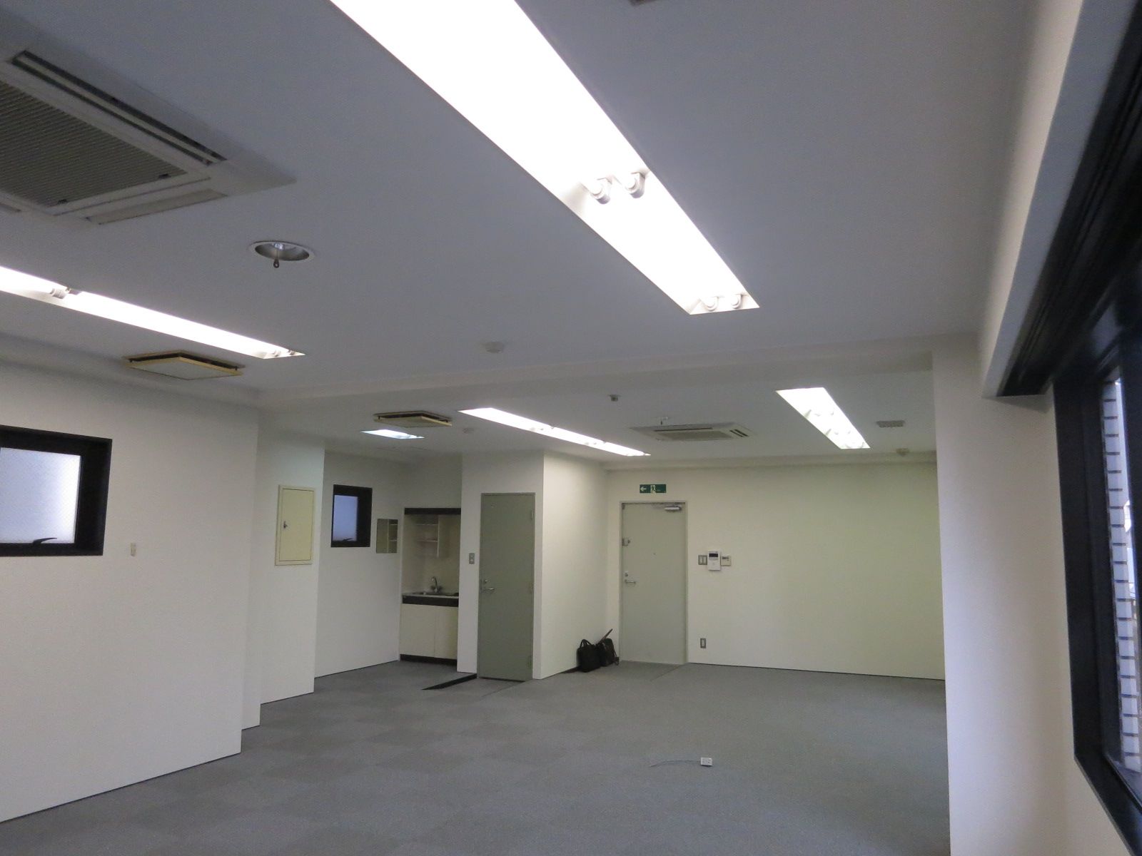 オフィス室内参考画像