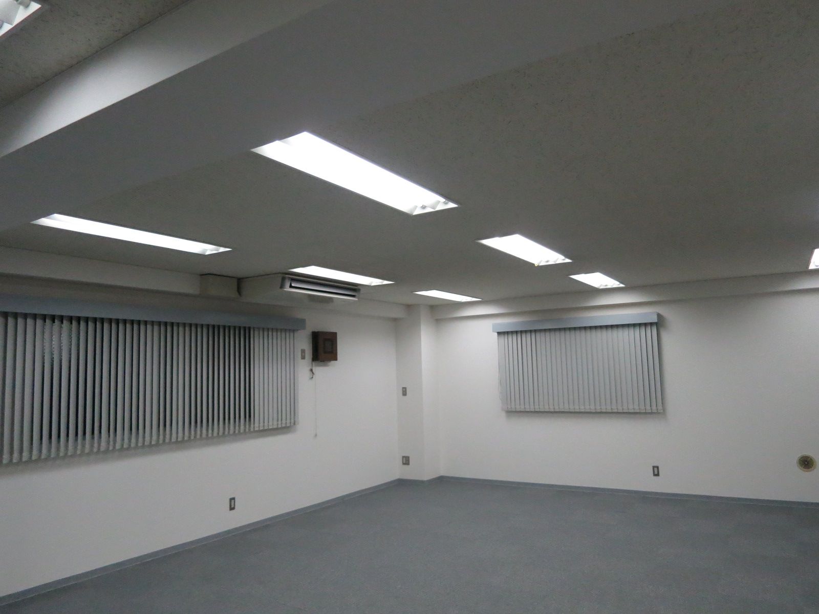 オフィス室内参考画像