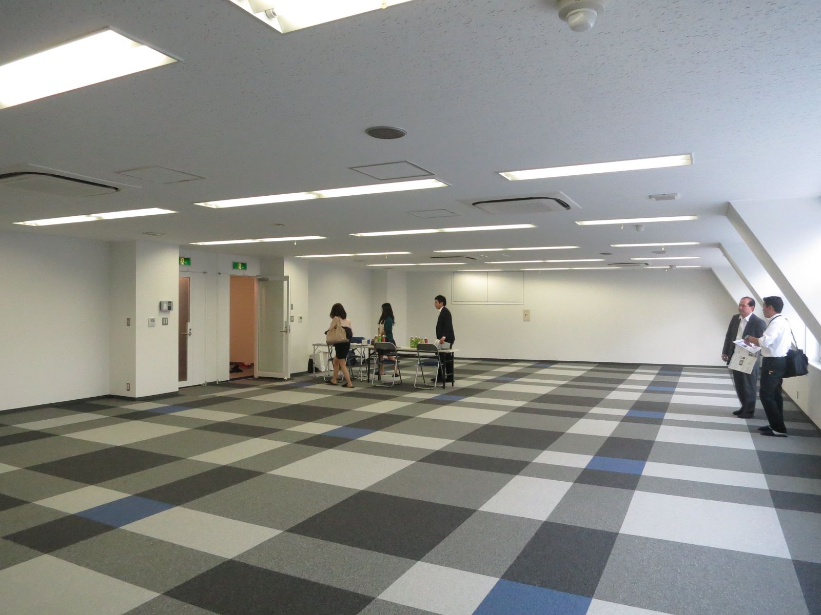 オフィス室内参考画像