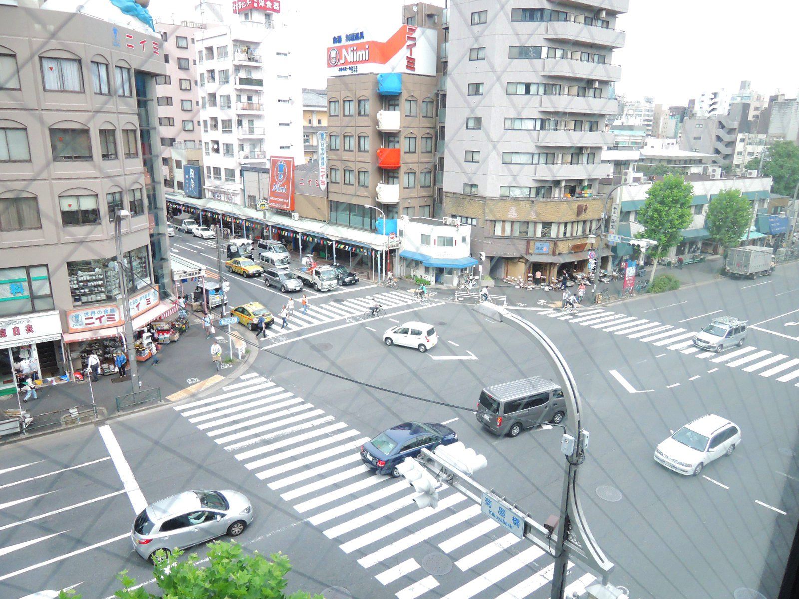 菊屋橋交差点方面の眺望