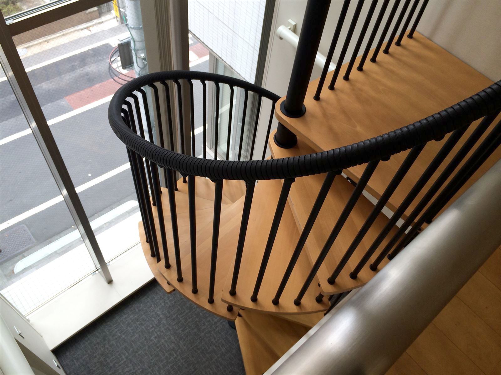 室内の螺旋階段