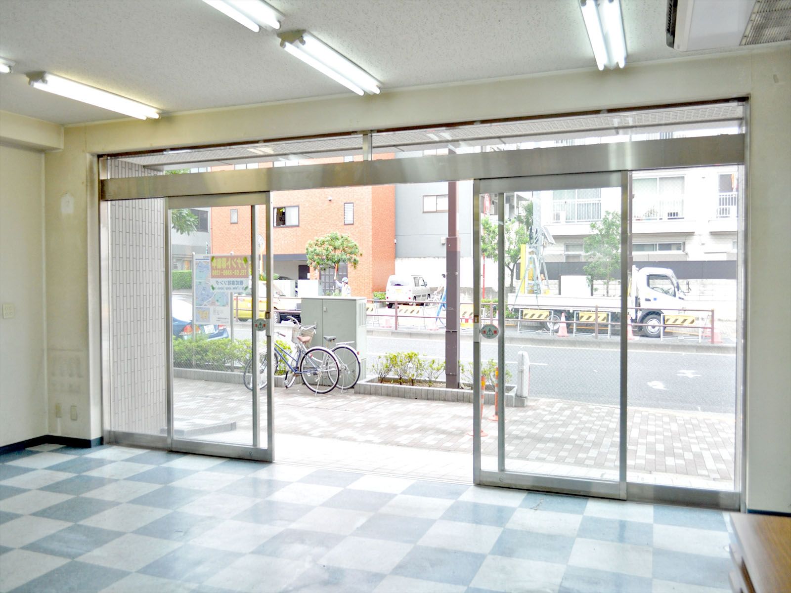 オフィス入口