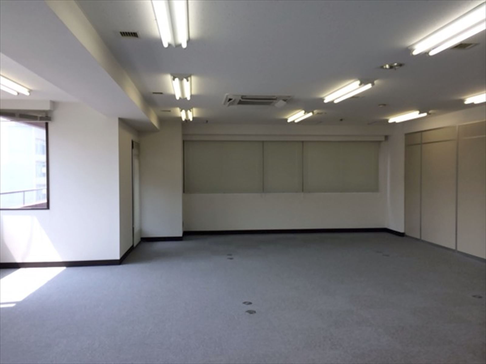 オフィス室内参考画像