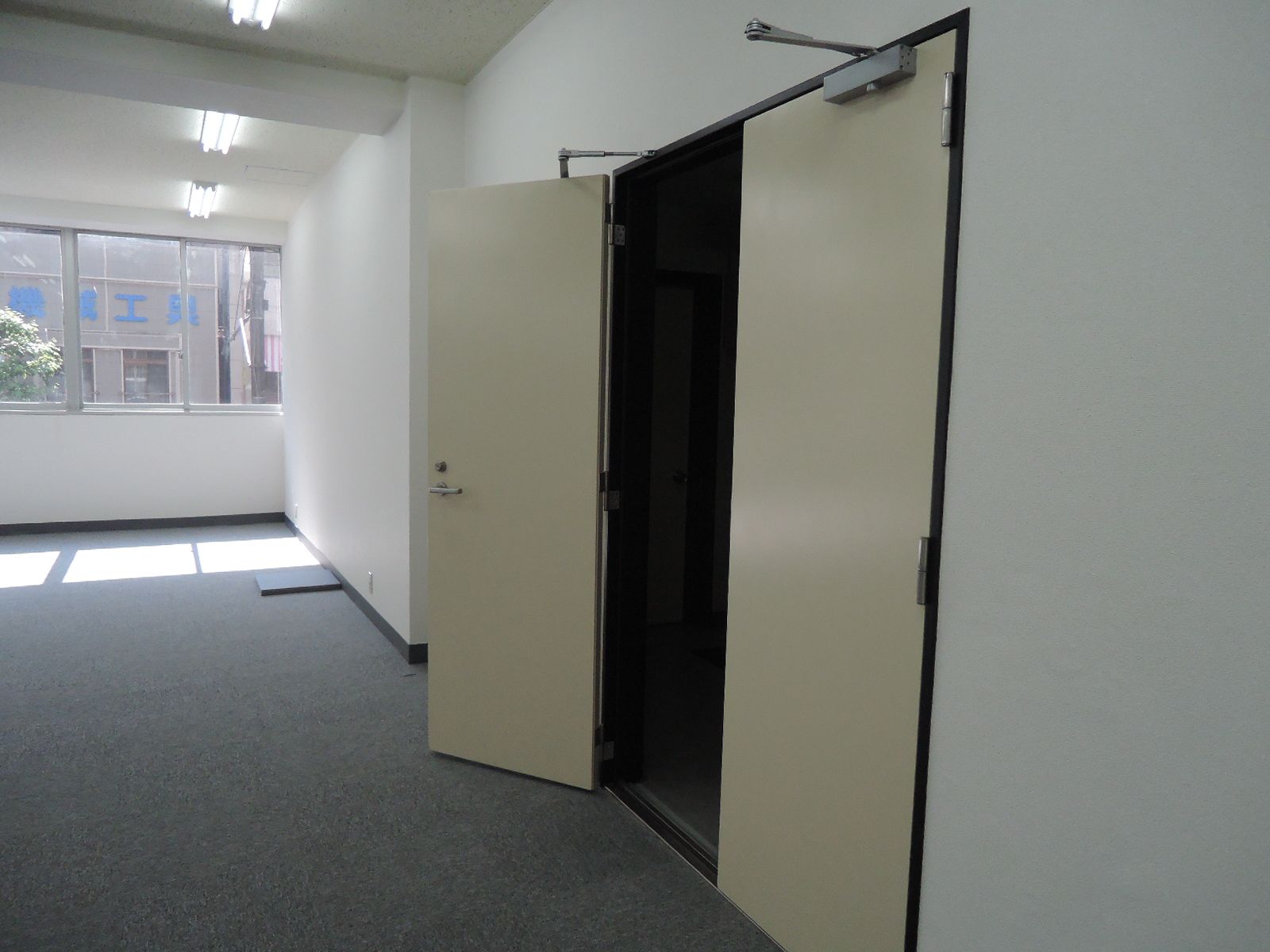 貸室出入り口