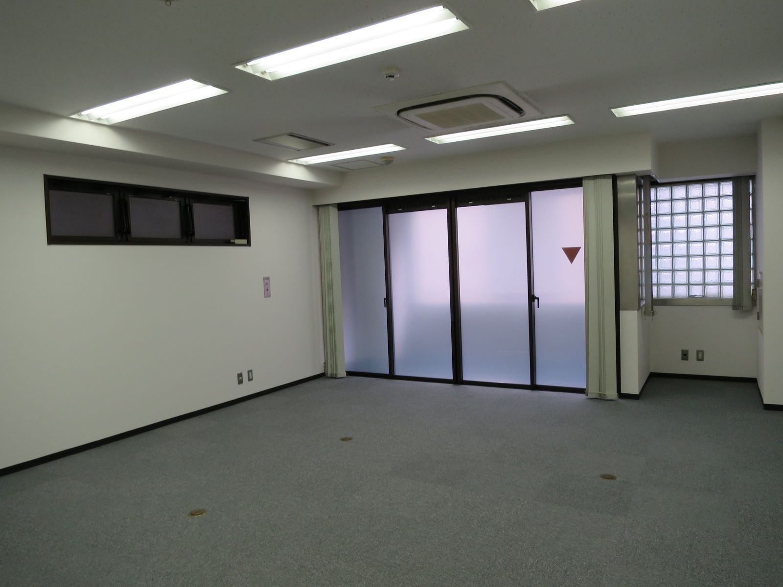 オフィス室内参考画像