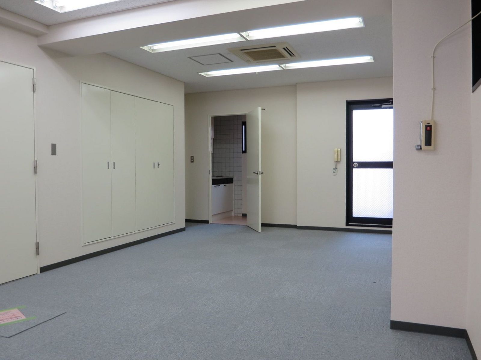 オフィス室内参考画像