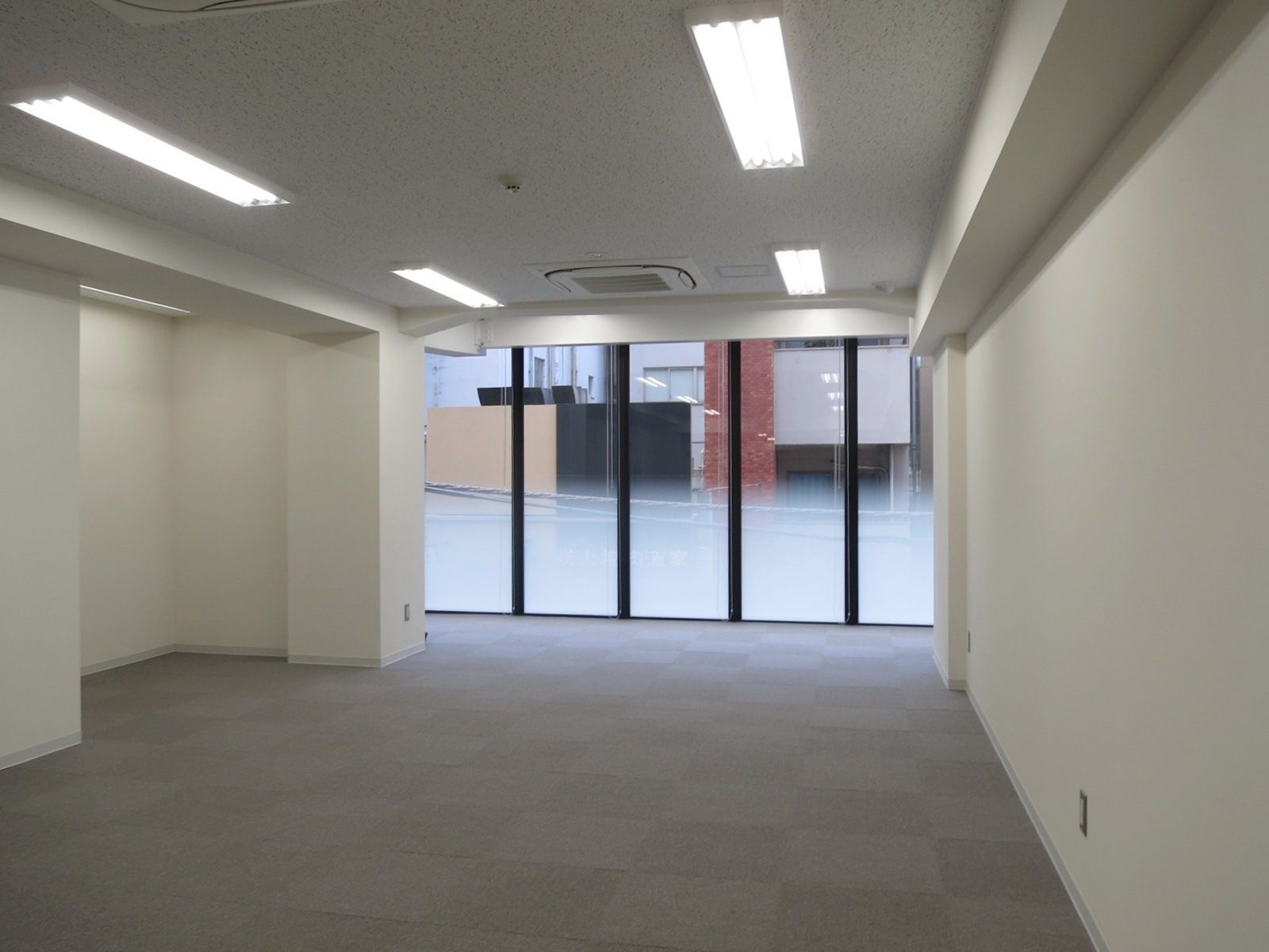 オフィス室内参考画像