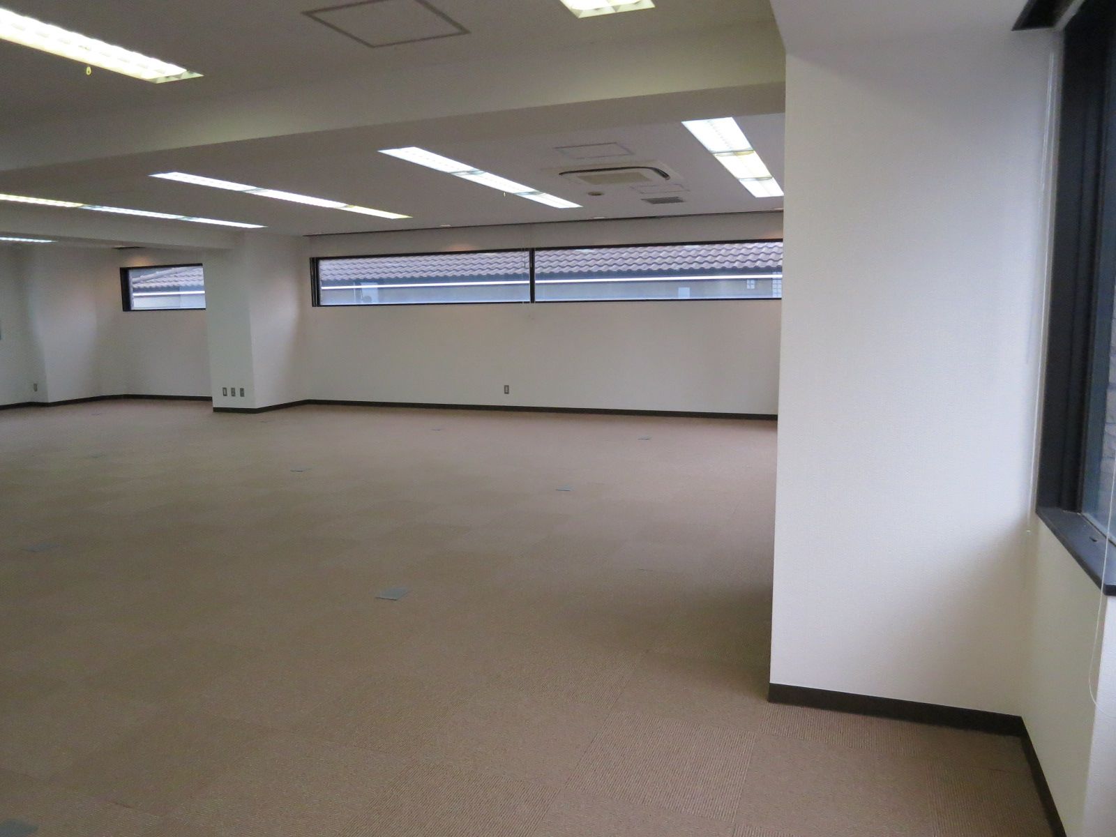 貸室奥から見た様子
