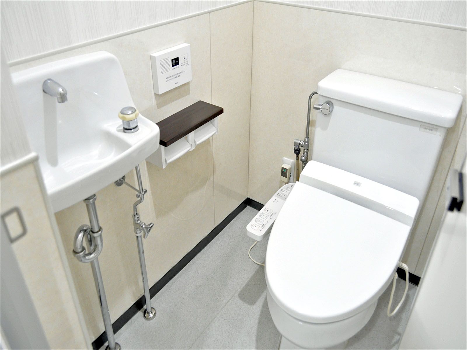 男女別トイレ個室