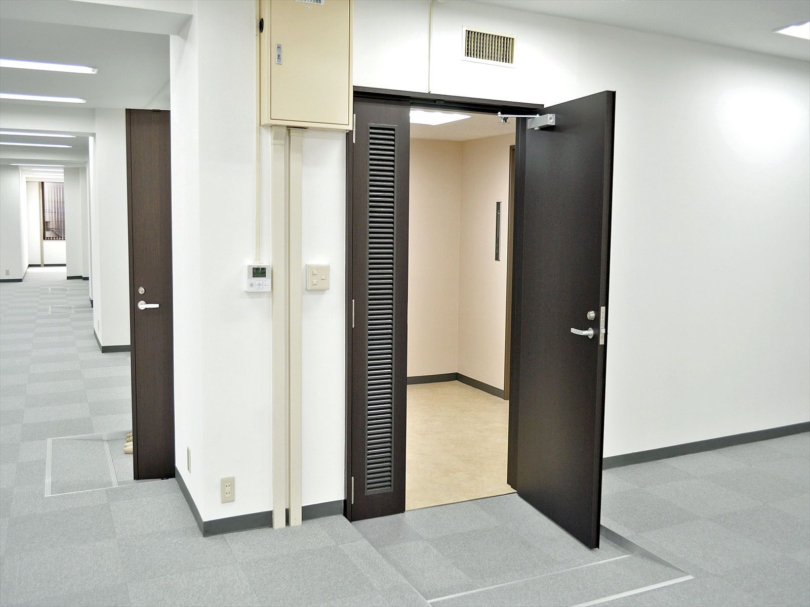 貸室出入り口