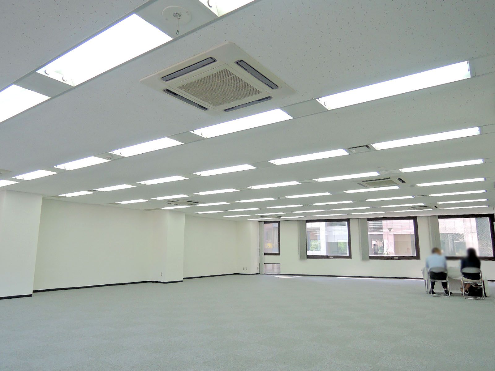 明るいオフィス