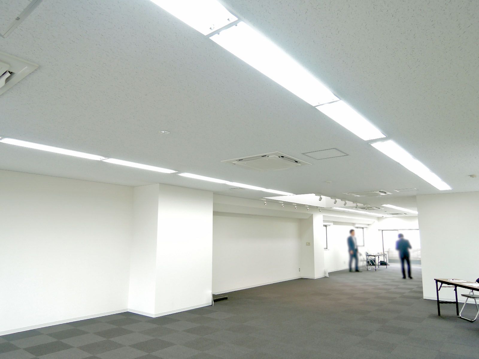 明るいオフィス