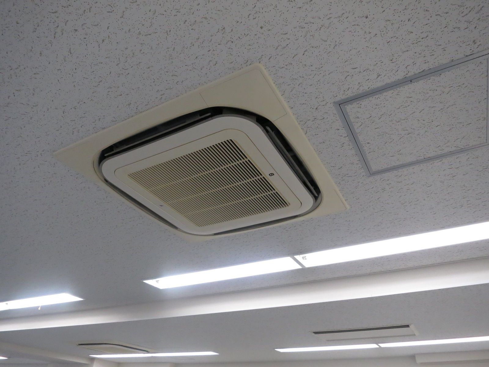 個別空調