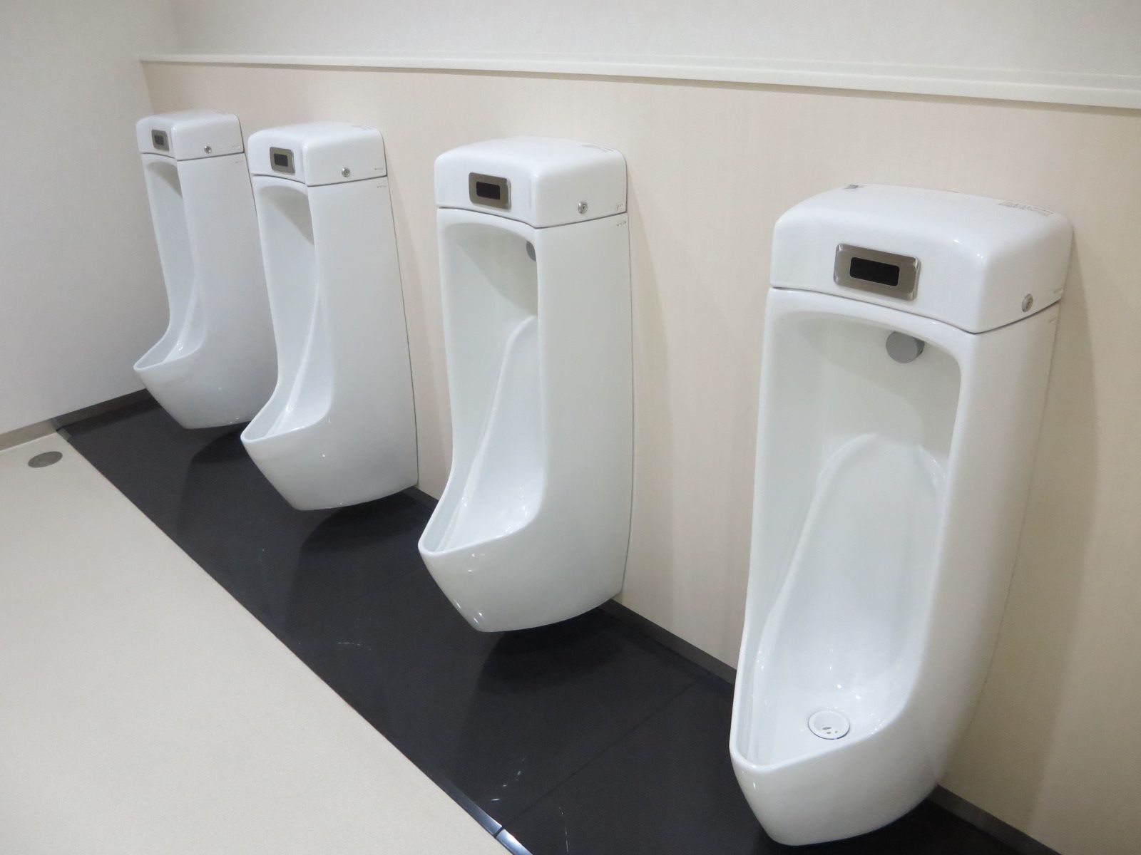 男性用トイレ