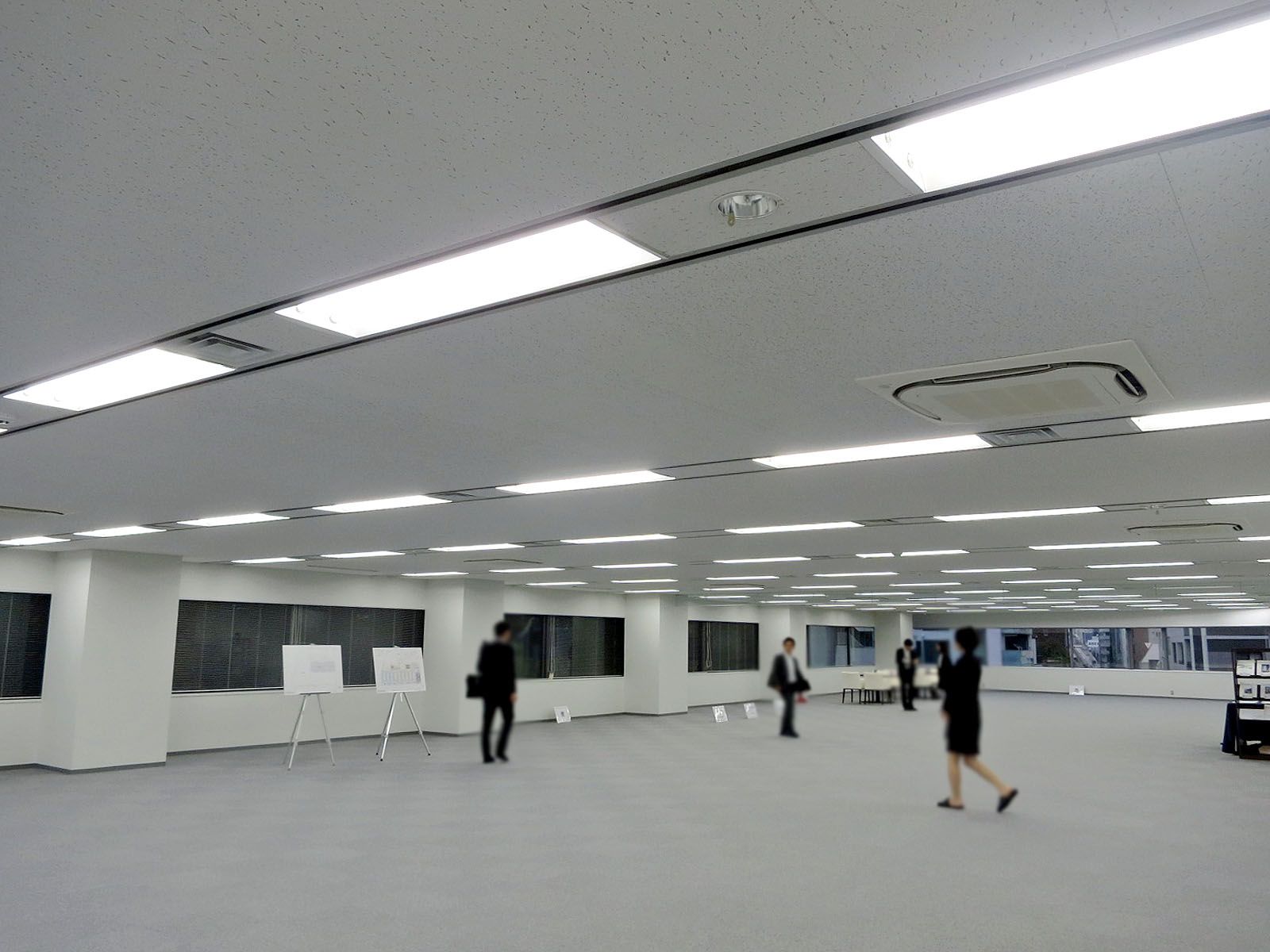明るいオフィス