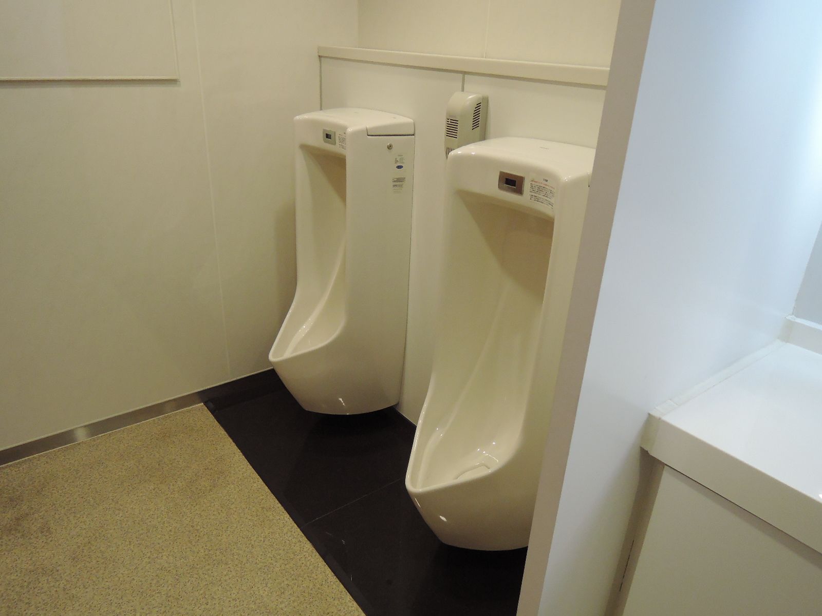 男性用トイレ