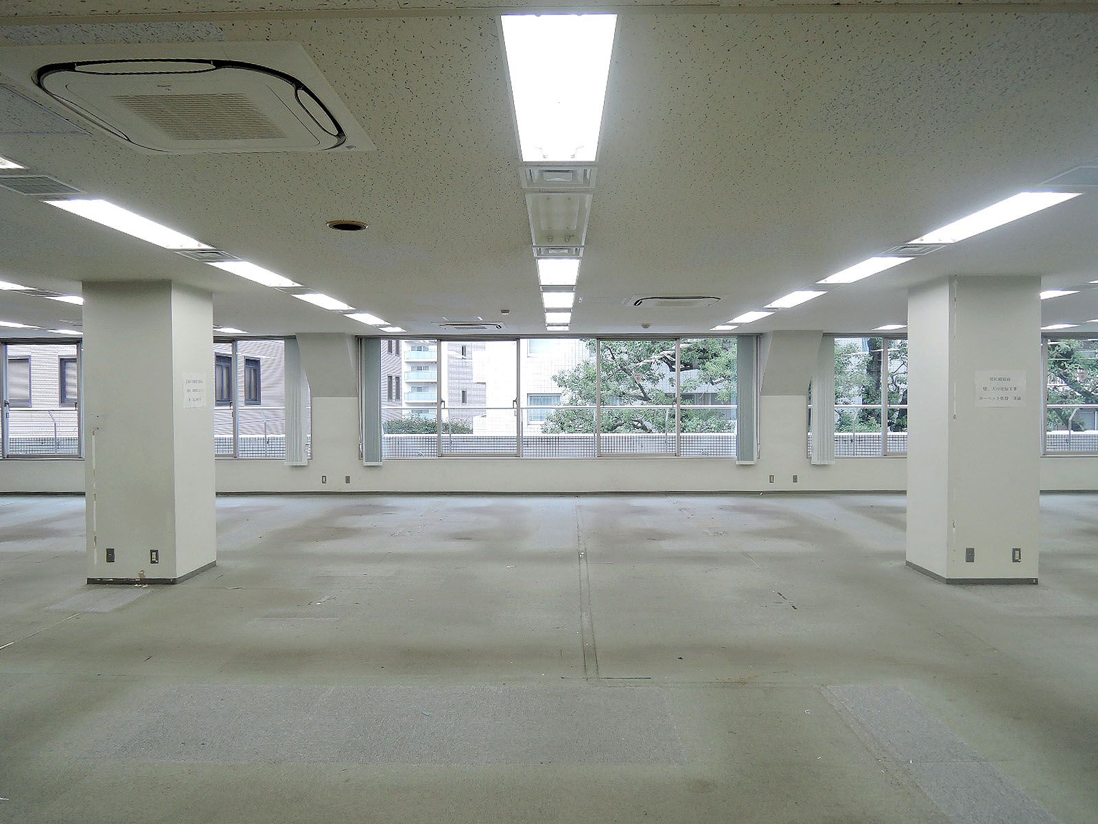 奥行き十分なオフィス