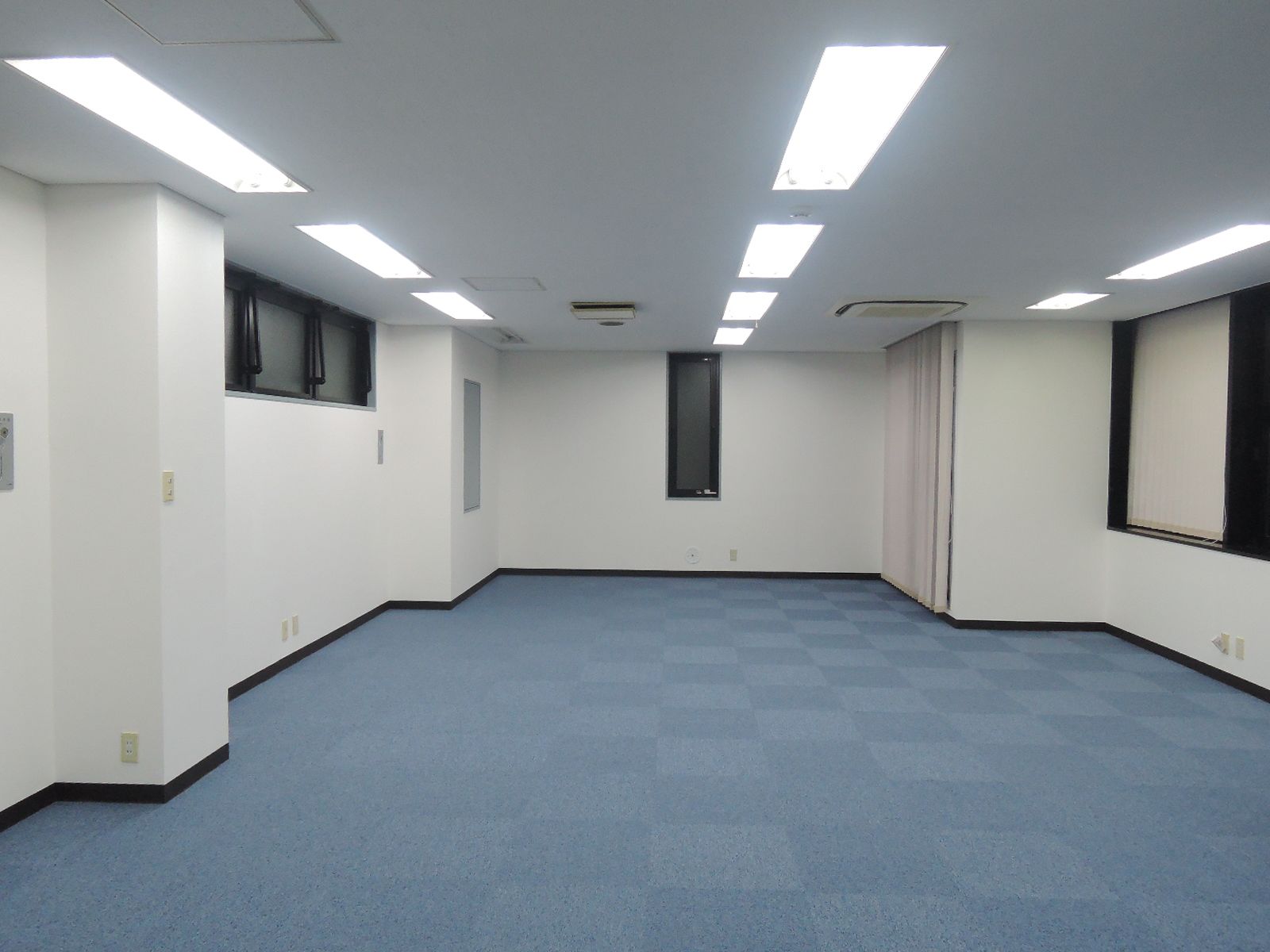 オフィス室内参考画像
