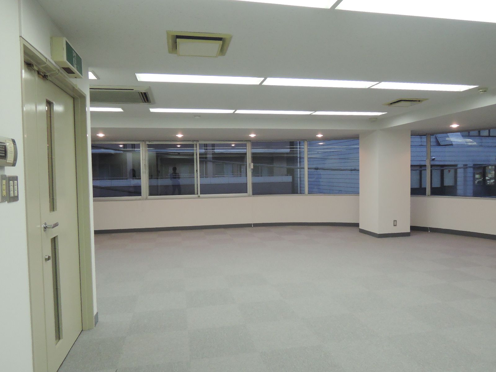 オフィス室内参考画像