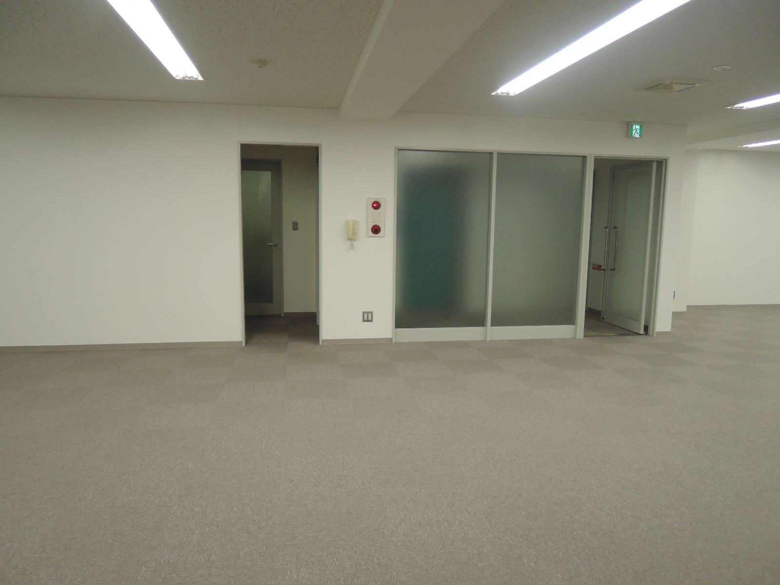 貸室出入口付近