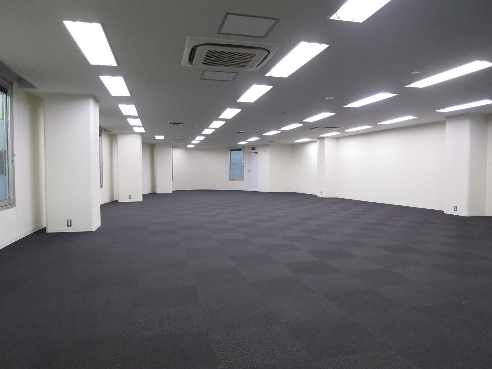 オフィス室内参考画像