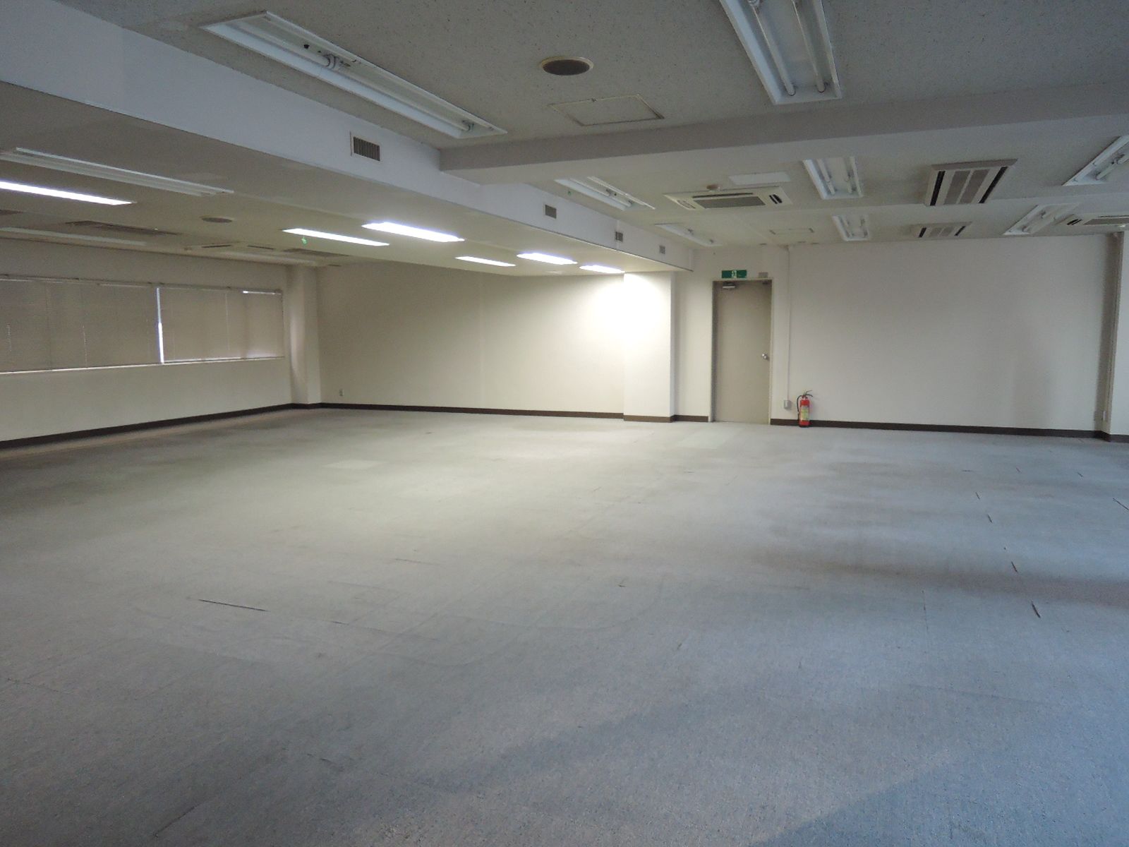 オフィス室内参考画像