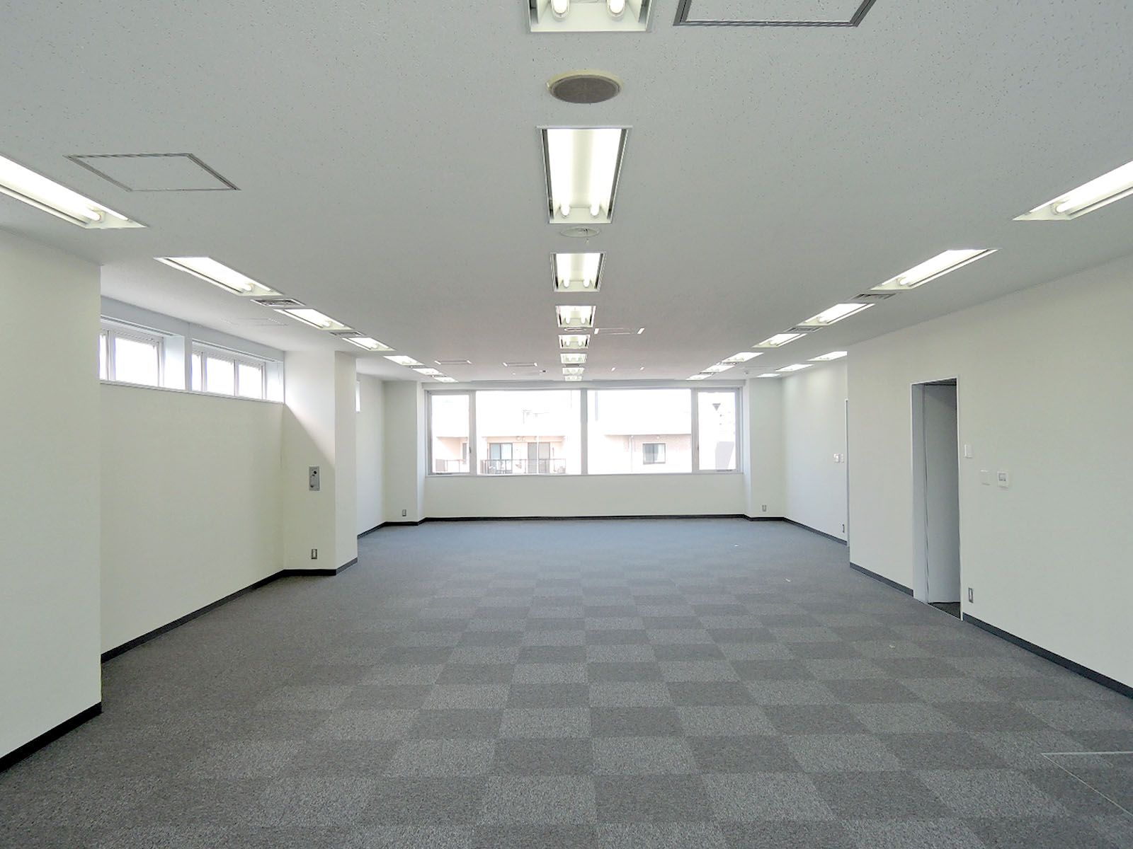 奥行き十分なオフィス