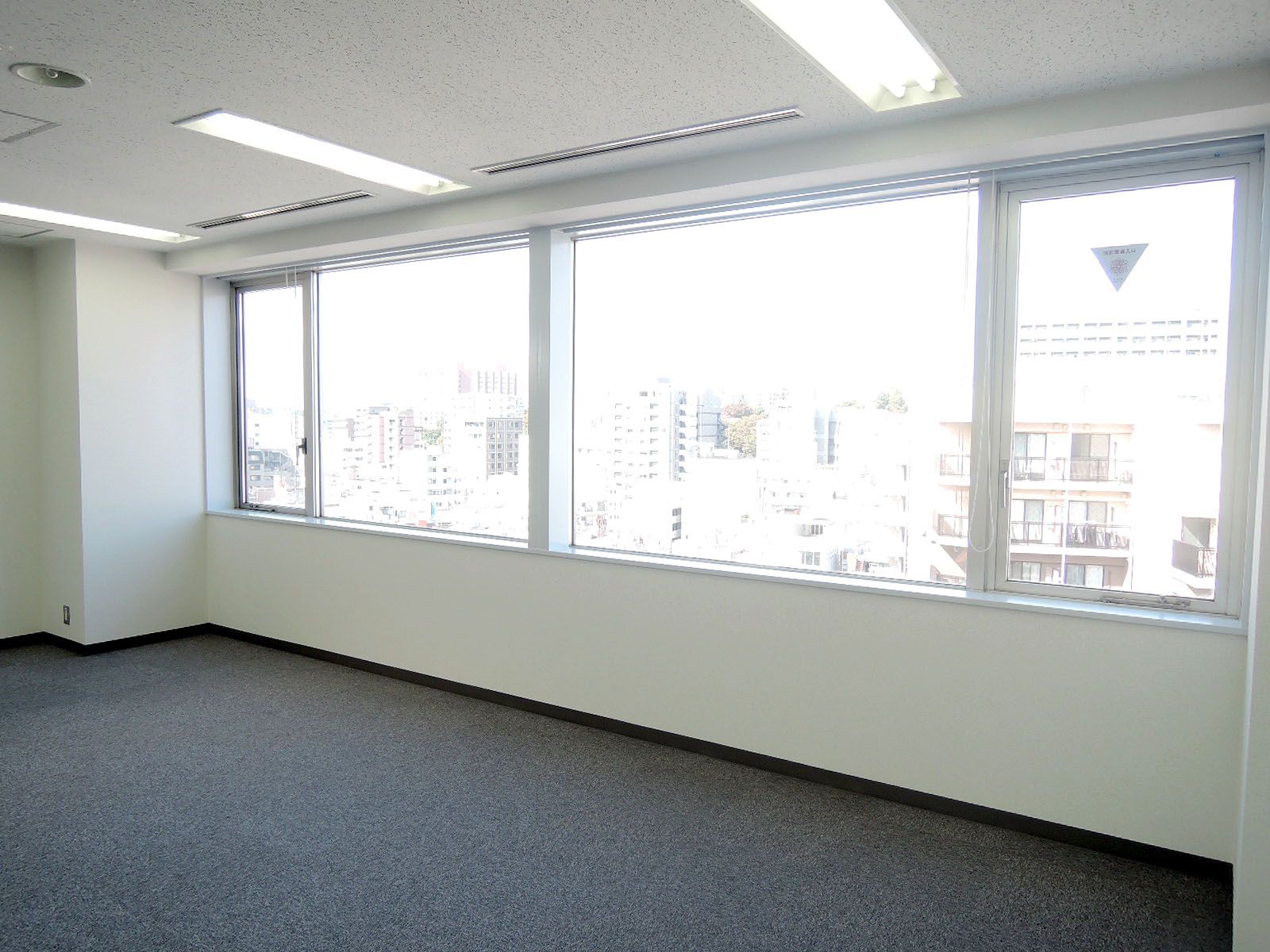 大きな窓面