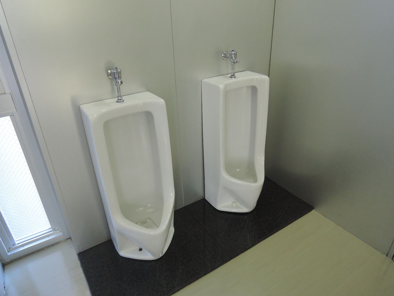 男性用トイレ