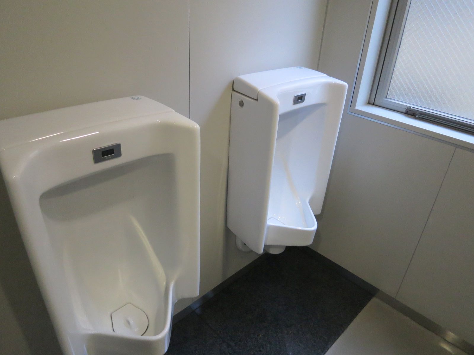 男性用トイレ