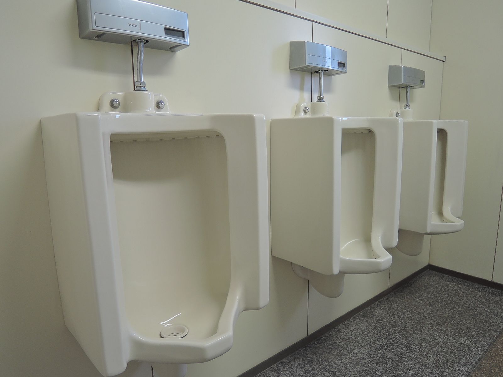 男性用トイレ