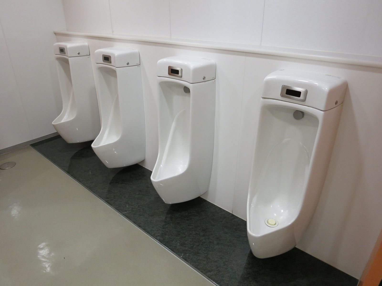 男性用トイレ