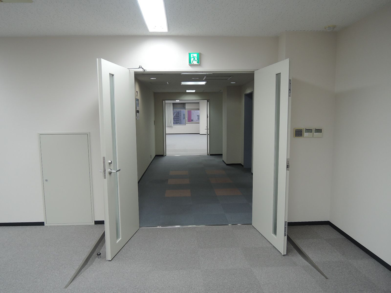 貸室出入口