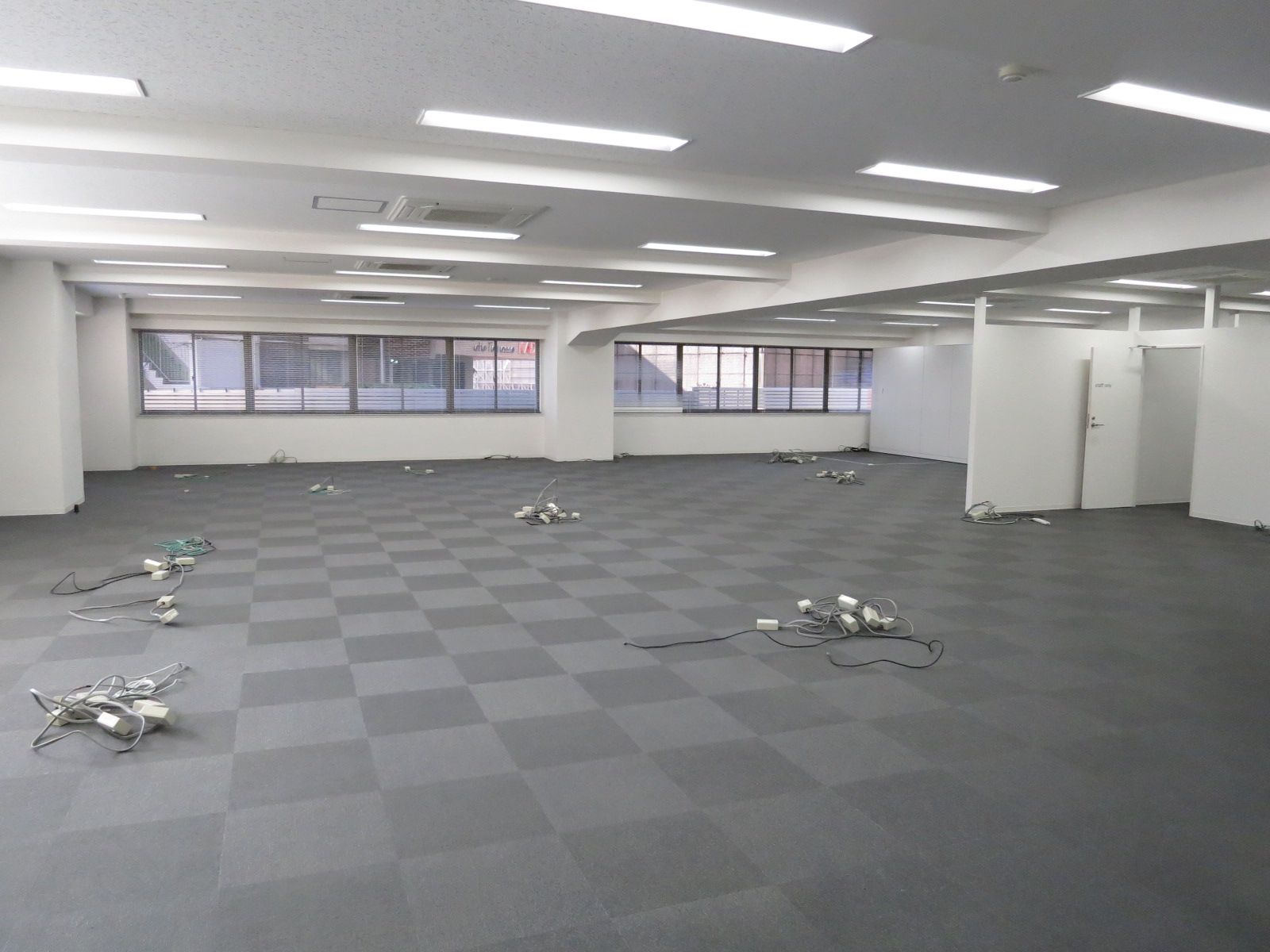 オフィス室内参考画像（本館1階）