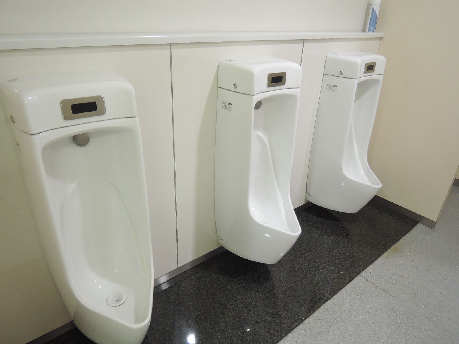 男性用トイレ