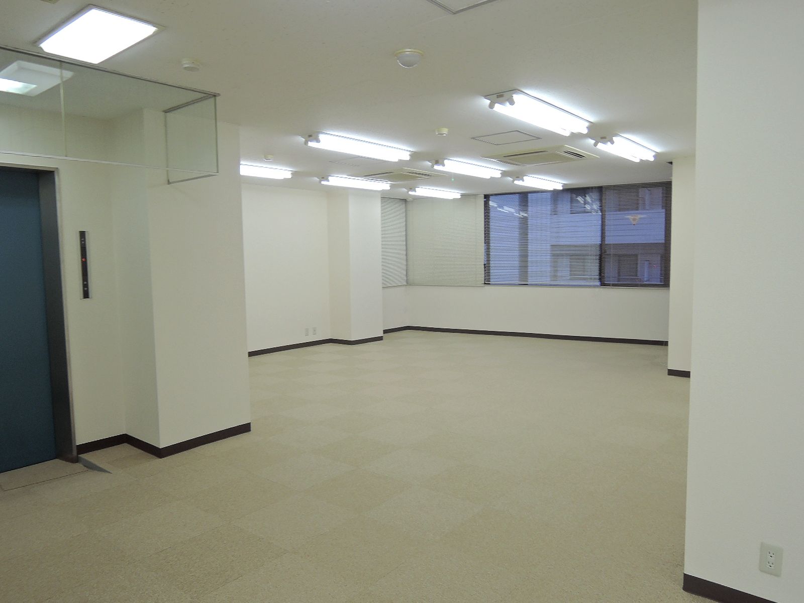 貸室入口から見た様子