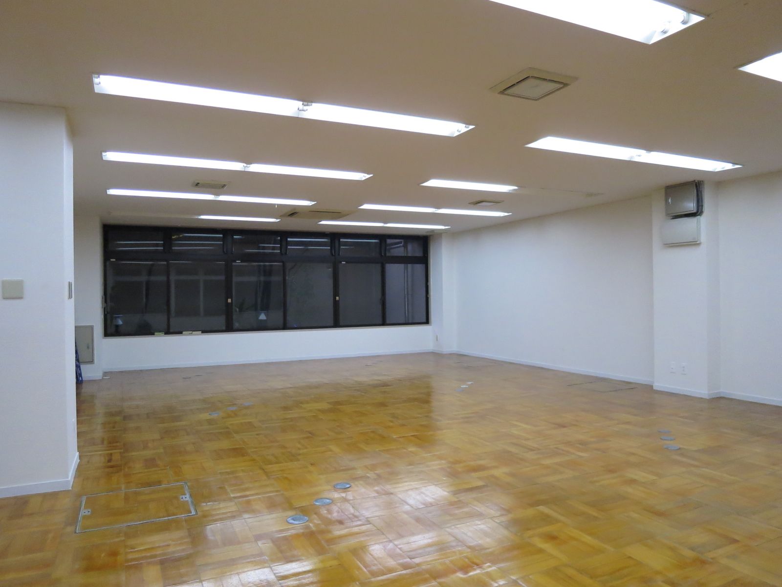 オフィス室内参考画像(地下1階)