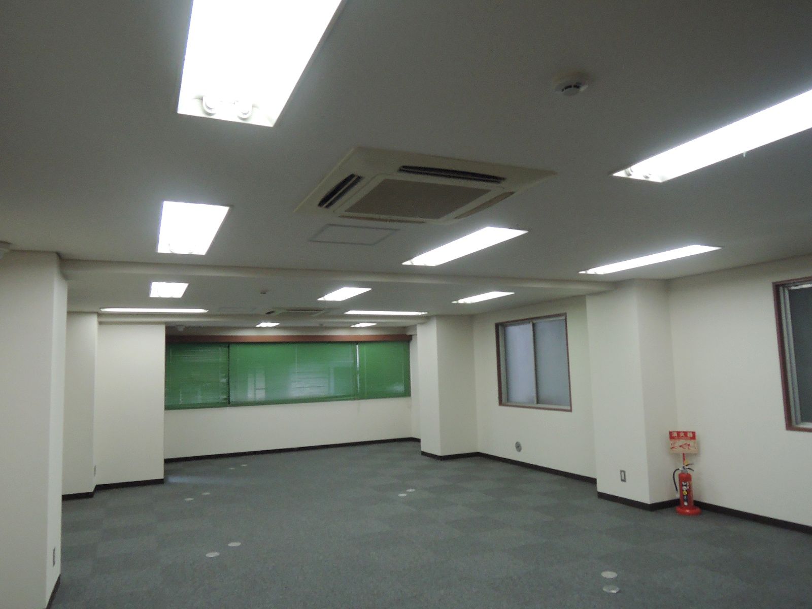オフィス室内参考画像