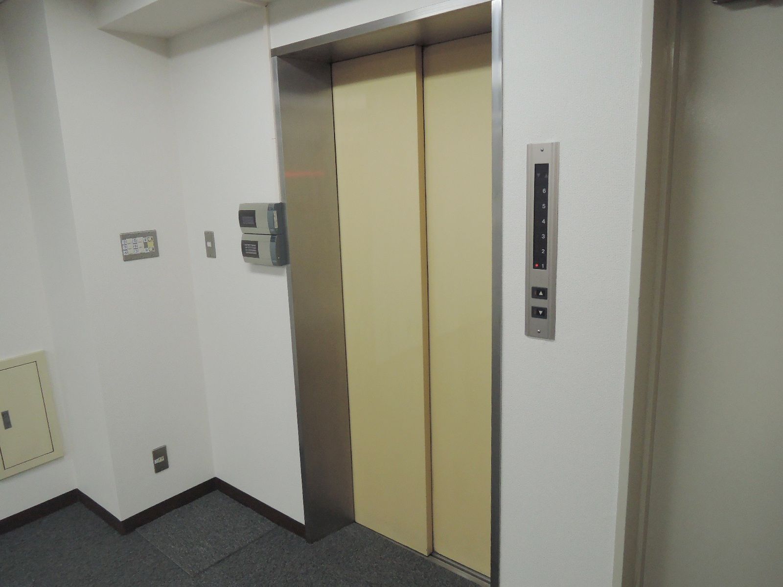 エレベーターホール