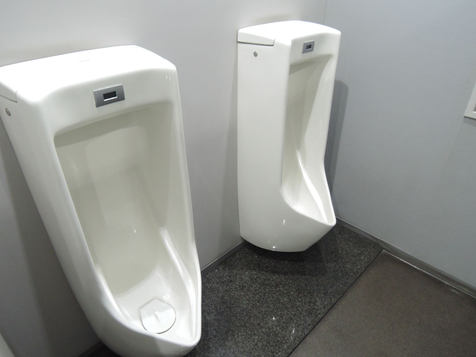 男性用トイレ