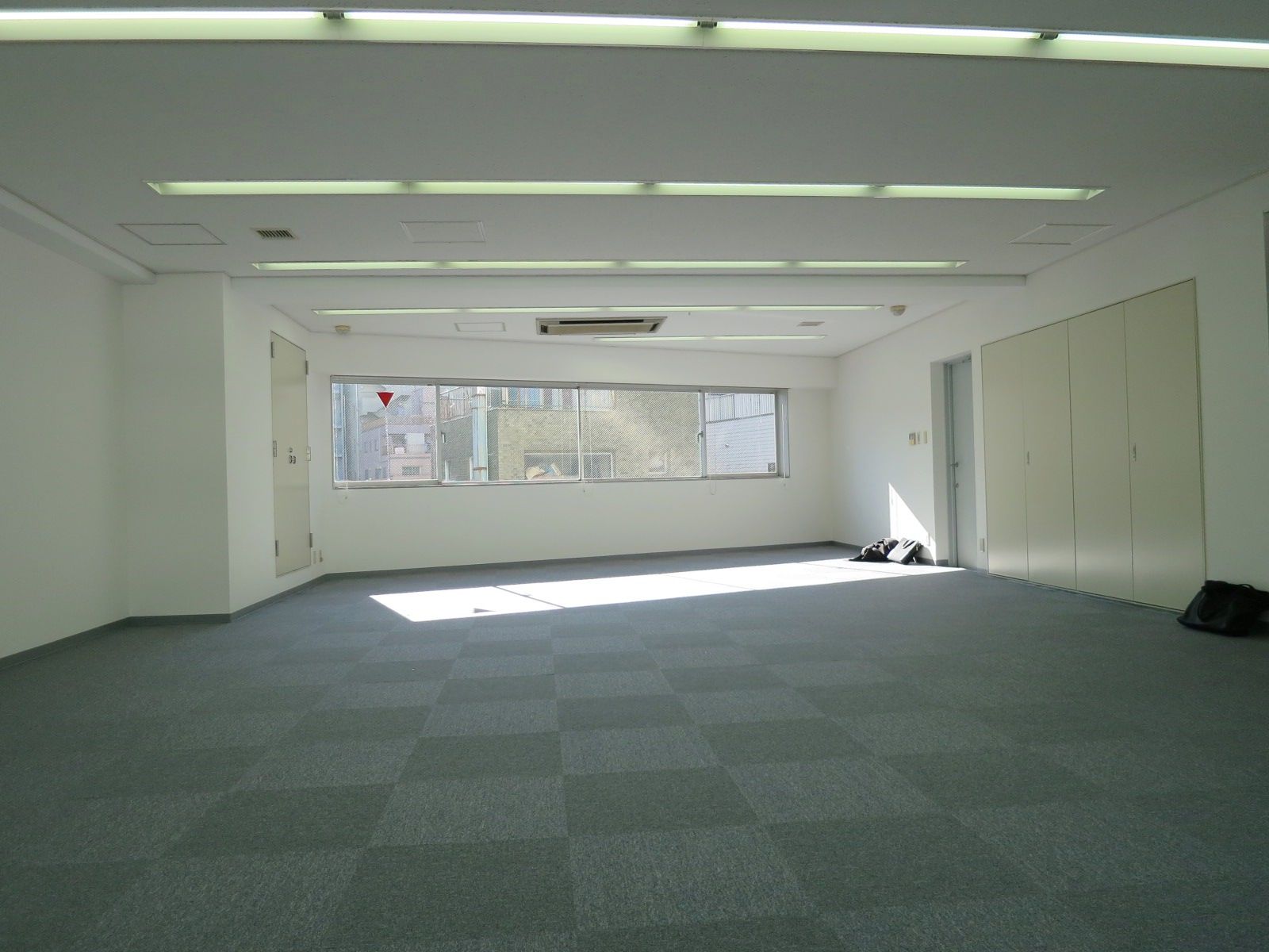 オフィス室内参考画像