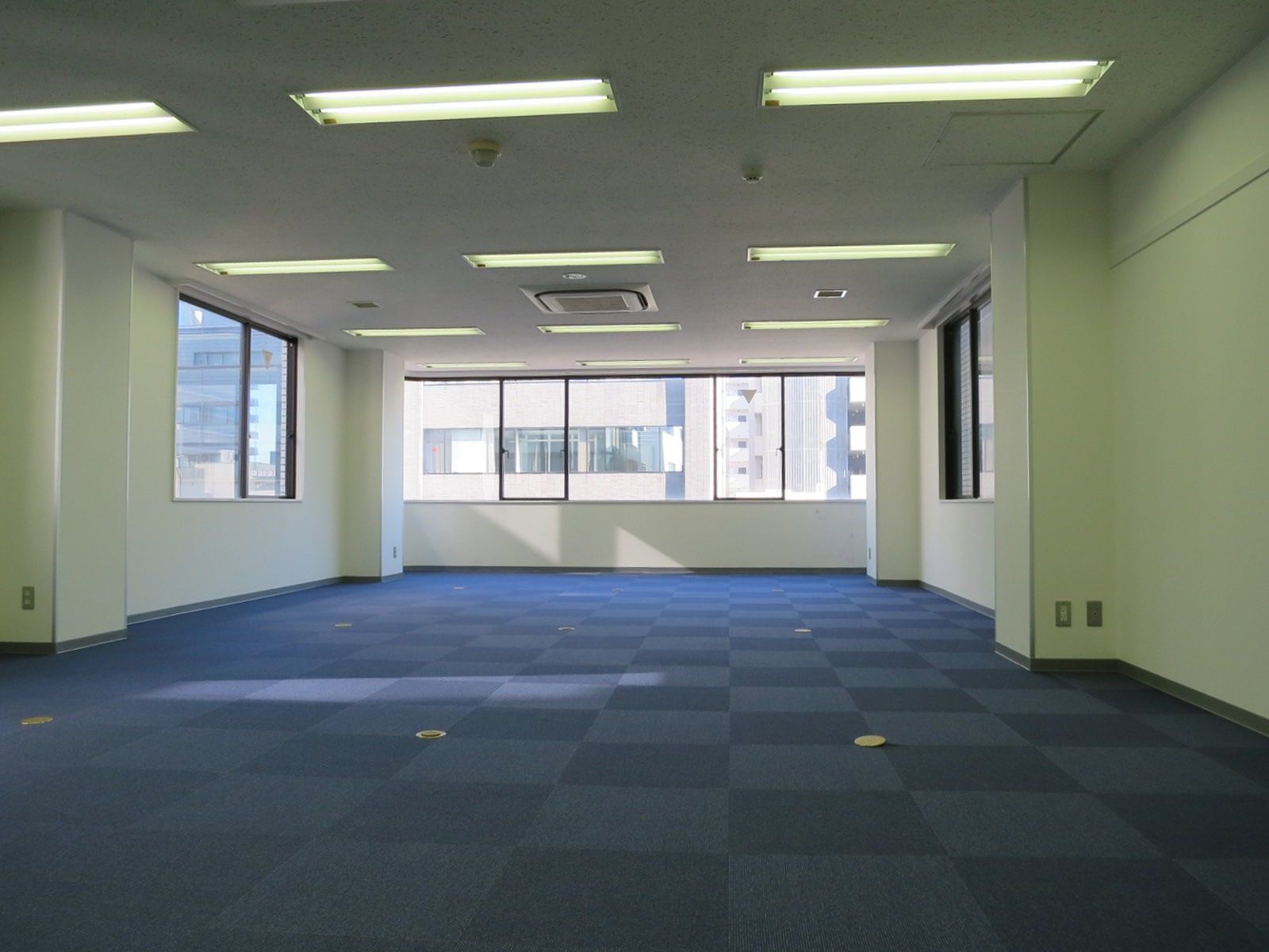 オフィス室内参考画像